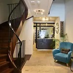 Rousseau Hotel