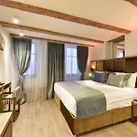 Rousseau Hotel 3*
