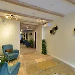 Rousseau Hotel