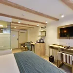 Rousseau 3*