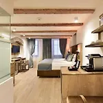 Rousseau Hotel