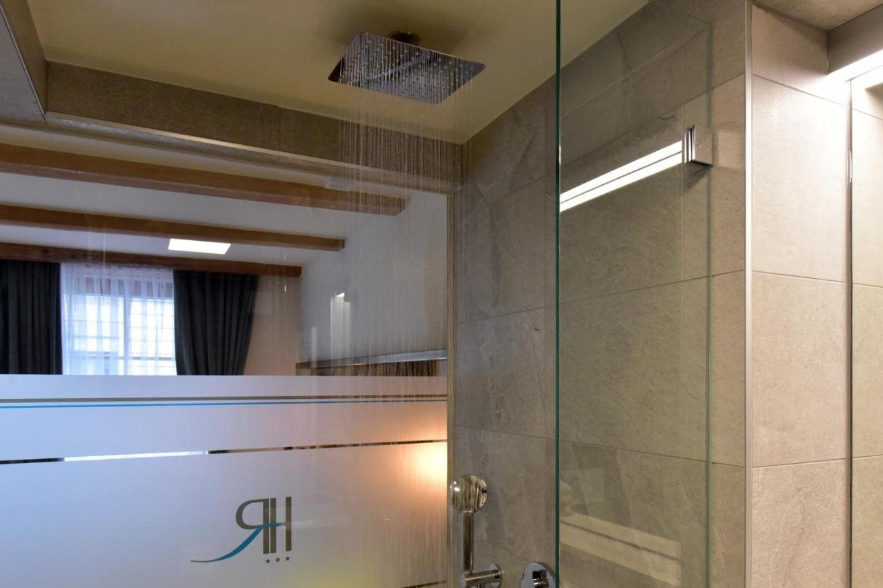 Hotel Rousseau 3*