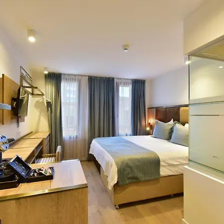 Rousseau Hotel